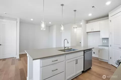 Kitchen - 755 Weaver Dr E, Enumclaw, WA 98022 photo 5 of 5