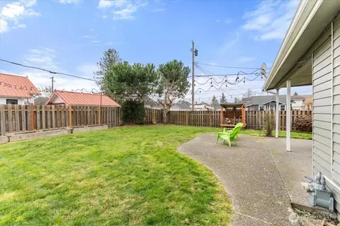 Exterior - 1101 Wells St, Enumclaw, WA 98022 photo 3 of 9