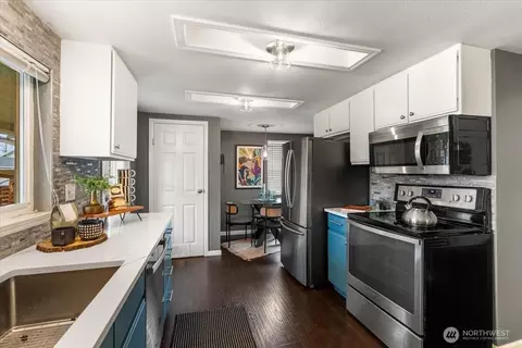 Kitchen - 1101 Wells St, Enumclaw, WA 98022 photo 5 of 5