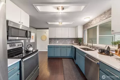 Kitchen - 1101 Wells St, Enumclaw, WA 98022 photo 1 of 5