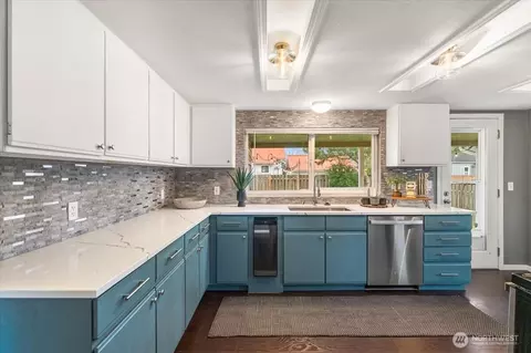 Kitchen - 1101 Wells St, Enumclaw, WA 98022 photo 3 of 5