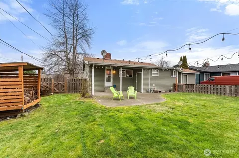 Exterior - 1101 Wells St, Enumclaw, WA 98022 photo 5 of 9