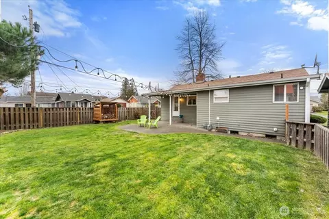 Exterior - 1101 Wells St, Enumclaw, WA 98022 photo 4 of 9