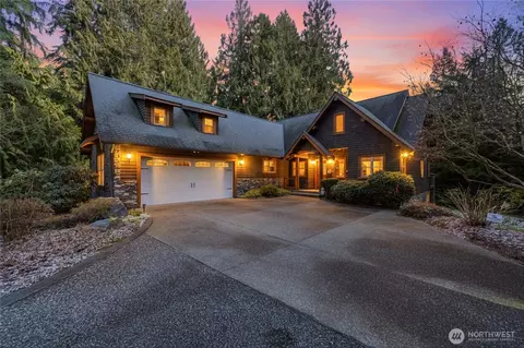 4126 Caron Rd, Deming, WA 98244