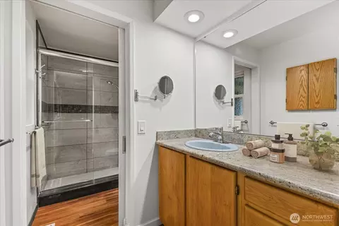 Bath - 12121 NE 161st St, Bothell, WA 98011 photo 1 of 3