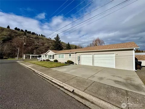 301 E Touchet St, Dayton, WA 99328