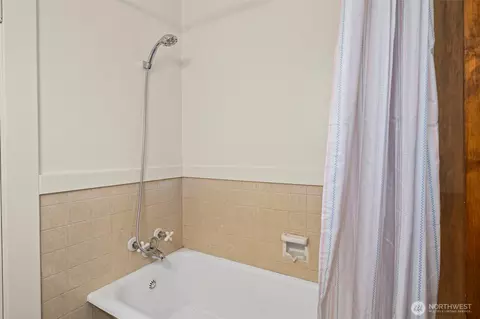 Bath - 26 SE Spring St, Chehalis, WA 98532 photo 2 of 2