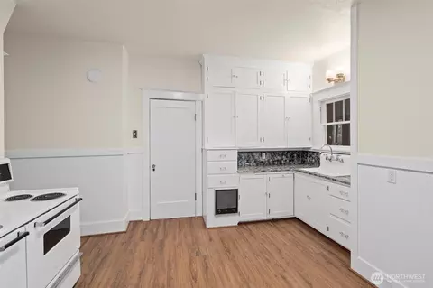 Kitchen - 26 SE Spring St, Chehalis, WA 98532 photo 1 of 3