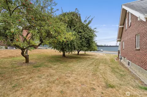 Exterior - 26 SE Spring St, Chehalis, WA 98532 photo 7 of 9