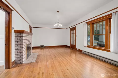 Living - 26 SE Spring St, Chehalis, WA 98532 photo 4 of 4