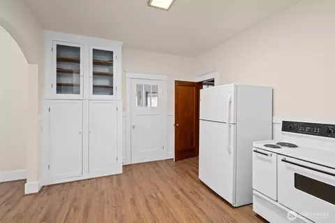 Kitchen - 26 SE Spring St, Chehalis, WA 98532 photo 3 of 3