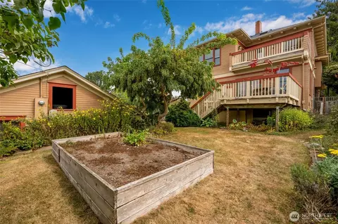 Exterior - 1602 Rucker Ave, Everett, WA 98201 photo 7 of 9