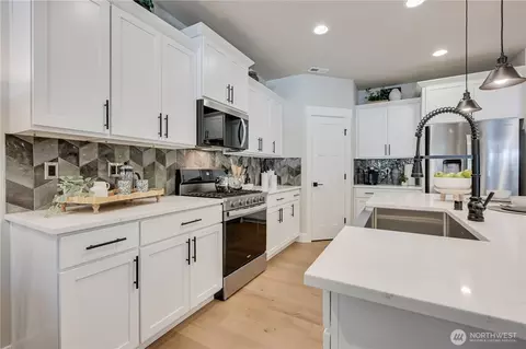 Kitchen - 19221 Meridian Dr SE #CW 16, Bothell, WA 98012 photo 3 of 4