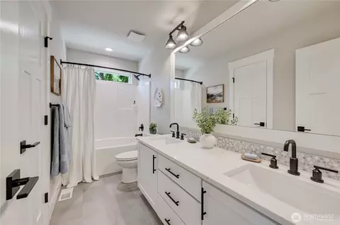 Bath - 19221 Meridian Dr SE #CW 16, Bothell, WA 98012 photo 2 of 8
