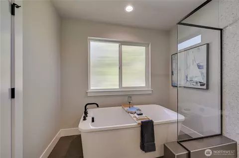 Bath - 19221 Meridian Dr SE #CW 16, Bothell, WA 98012 photo 3 of 8