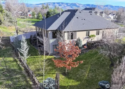 2049 Stillwater Dr, Walla Walla, WA 99362