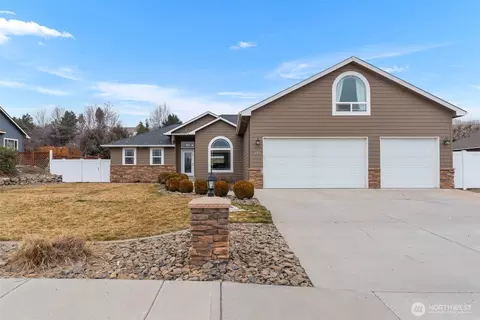251 Lilly Ln, Wenatchee, WA 98801