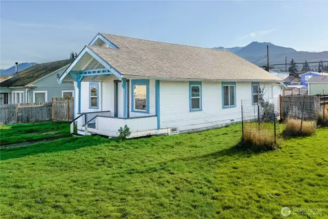 734 W 4th St, Port Angeles, WA 98363