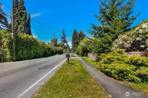 15712 Greenwood Ave N, Shoreline, WA 98133