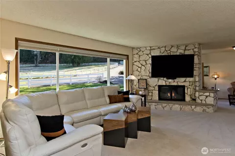 Living - 39811 272nd Ave SE, Enumclaw, WA 98022 photo 1 of 5