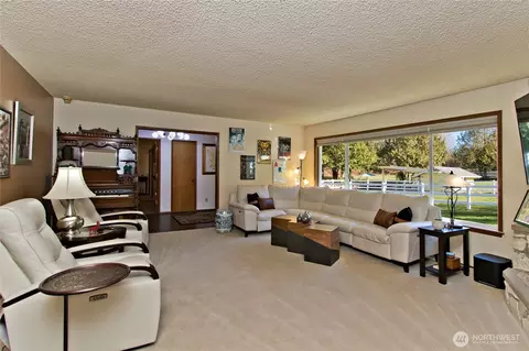 Living - 39811 272nd Ave SE, Enumclaw, WA 98022 photo 3 of 5