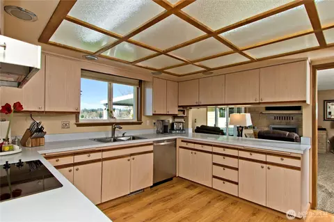 Kitchen - 39811 272nd Ave SE, Enumclaw, WA 98022 photo 1 of 2