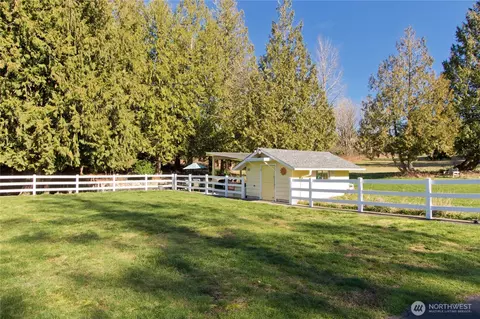 Exterior - 39811 272nd Ave SE, Enumclaw, WA 98022 photo 2 of 9