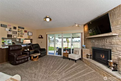 Living - 39811 272nd Ave SE, Enumclaw, WA 98022 photo 4 of 5