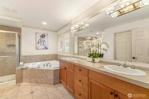 Bath - 20230 86th Pl NE, Bothell, WA 98011 photo 2 of 3