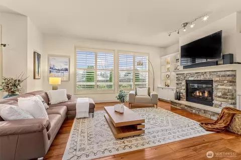 Living - 20230 86th Pl NE, Bothell, WA 98011 photo 2 of 4