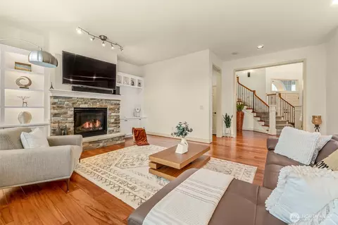 Living - 20230 86th Pl NE, Bothell, WA 98011 photo 3 of 4