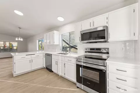 Kitchen - 20111 40th Ave E, Spanaway, WA 98387 photo 3 of 4