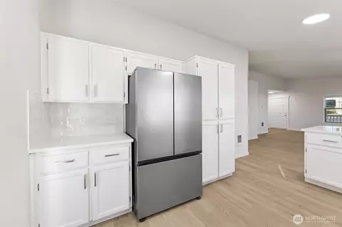 Kitchen - 20111 40th Ave E, Spanaway, WA 98387 photo 4 of 4