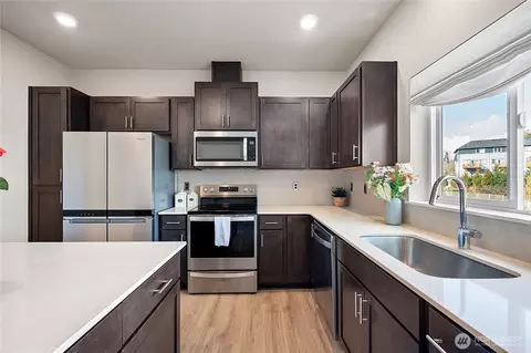 Kitchen - 1621 Seattle Hill Rd #JJ-3, Bothell, WA 98012 photo 2 of 4