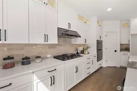 Kitchen - 729 211th Pl SE, Bothell, WA 98021 photo 2 of 2