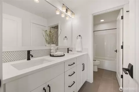 Bath - 729 211th Pl SE, Bothell, WA 98021 photo 4 of 4
