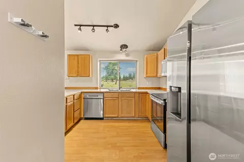 Kitchen - 3815 230th St E, Spanaway, WA 98387 photo 3 of 4