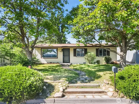 2284 W Rainier Rd, Othello, WA 99344