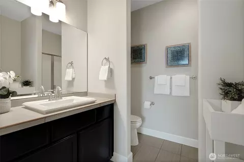 Bath - 14925 Benton Loop, Sumner, WA 98390 photo 1 of 5
