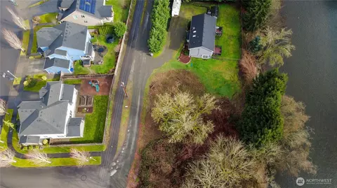 View/Area - 14925 Benton Loop, Sumner, WA 98390 photo 2 of 3