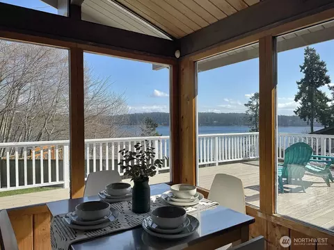 1412 Commodore Pl, Freeland, WA 98249