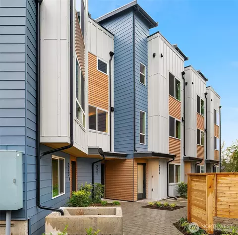 221 NE 75th St, Seattle, WA 98115