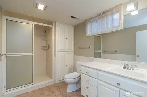 Bath - 811 Estrella Ave, Walla Walla, WA 99362 photo 2 of 2