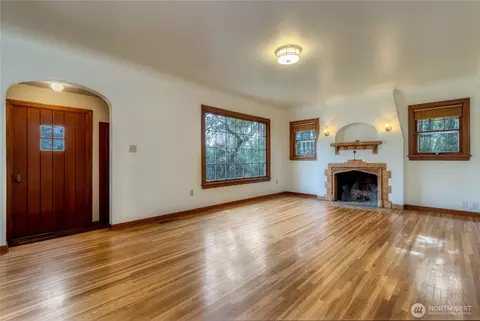 Living - 811 Estrella Ave, Walla Walla, WA 99362 photo 1 of 4