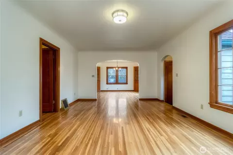 Living - 811 Estrella Ave, Walla Walla, WA 99362 photo 3 of 4