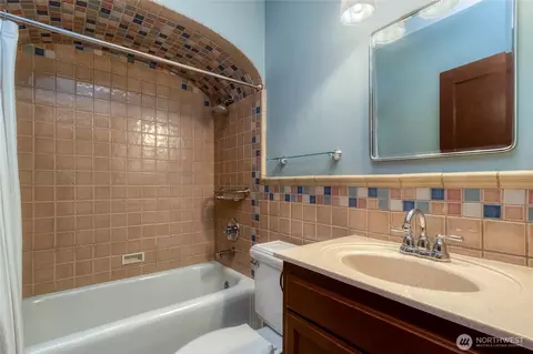 Bath - 811 Estrella Ave, Walla Walla, WA 99362 photo 1 of 2