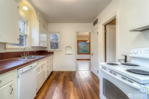 Kitchen - 811 Estrella Ave, Walla Walla, WA 99362 photo 3 of 3