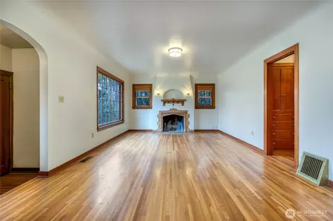 Living - 811 Estrella Ave, Walla Walla, WA 99362 photo 4 of 4