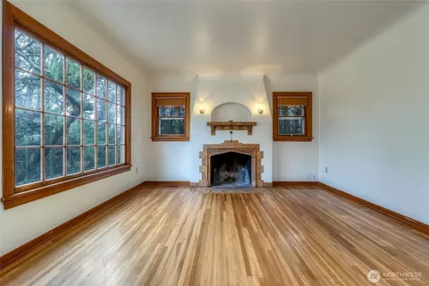 Living - 811 Estrella Ave, Walla Walla, WA 99362 photo 2 of 4