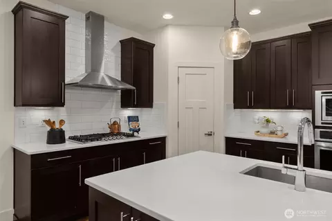 Kitchen - 1126 199th St SE, Bothell, WA 98012 photo 6 of 7